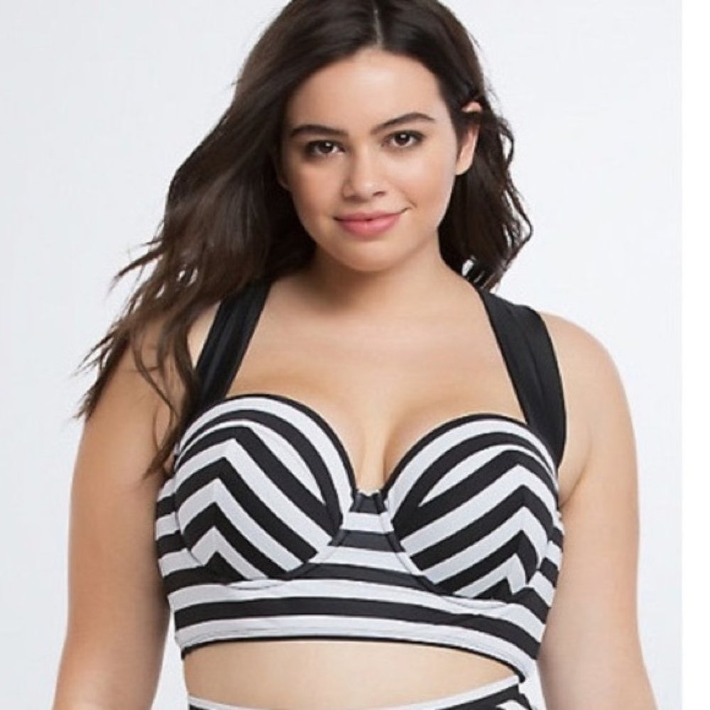 Torrid Striped underwire Vixen Swimsuit top size 0 NWT Lg